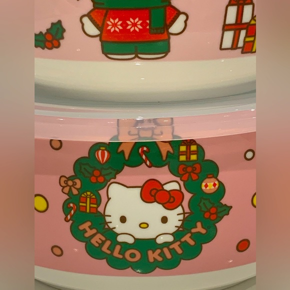 🎀🌲 SOLD Hello Kitty Pink Christmas Food Storage Containers 🌲🎀 Set of Three - Picture 3 of 10